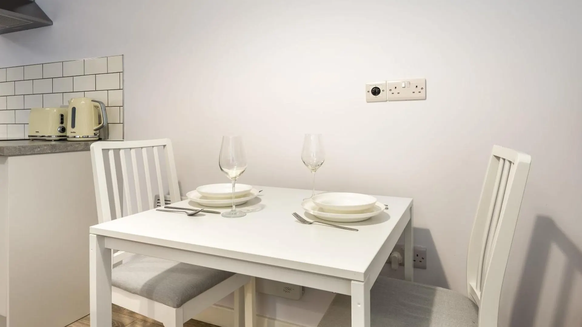 Modern 1 Bedroom York Apartment 0*,